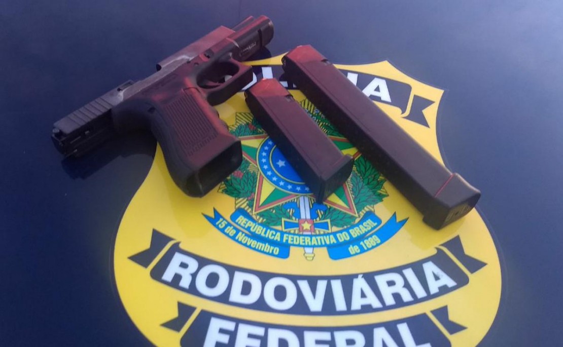 Fam Lia Inteira Presa Em Abordagem Da Prf Arma E Carro Roubado