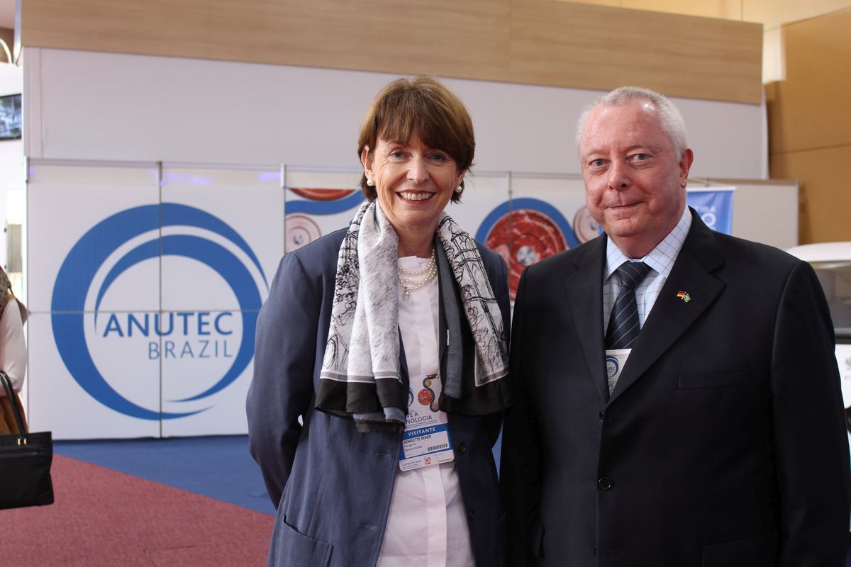 Em visita à Curitiba, Henriette Recker, prefeita de Colônia (Alemanha) e Andreas F. H. Hoffrichter, Diretor da Câmara de Comércio e Indústria Brasil-Alemanha (AHK Paraná) e Cônsul Honorário da Alemanha em Curitiba. Foto: Divulgação