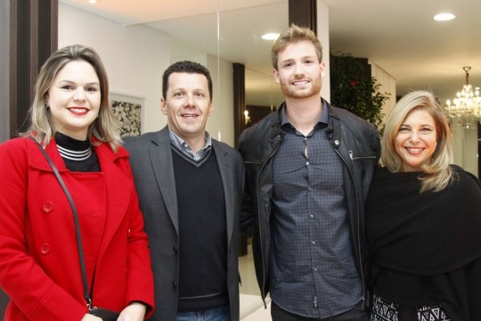 Simone Dall`Oglio, Marlon Vinicius Rocha, Matheus Gulin e Anne Riskalla . Foto: Divulgação