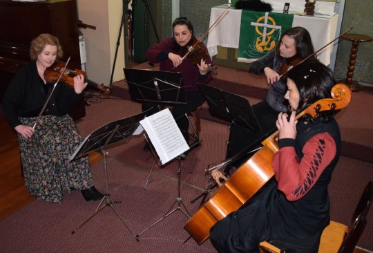 Quarteto de Cordas Amabile é composto por Bettina Jucksch e Maria Cristina Canestraro (violinos), Shanda Olandoski (viola) e Estela de Castro (violoncelo).. Foto: Divulgação