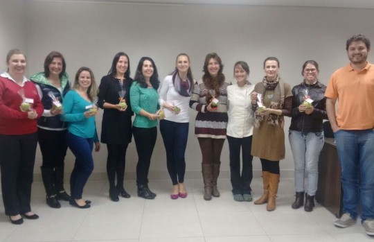 Em curso promovido pela CAA-PR, participantes aprenderam vantagens de uma alimentação mais saudável para evitar doenças e aumentar a qualidade de vida com a chef Ana Letícia Bueno. Foto: Divulgação