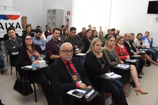 Diretoria e delegados da Caixa de Assistência dos Advogados do Paraná, gestão 2016-2018, se reuniram para debater temas de interesse da classe. Foto: Bebel