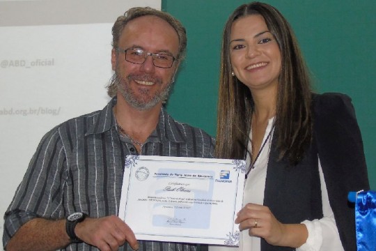 Paulo Oliveira e a professora Lu Almeida. Foto: Divulgação