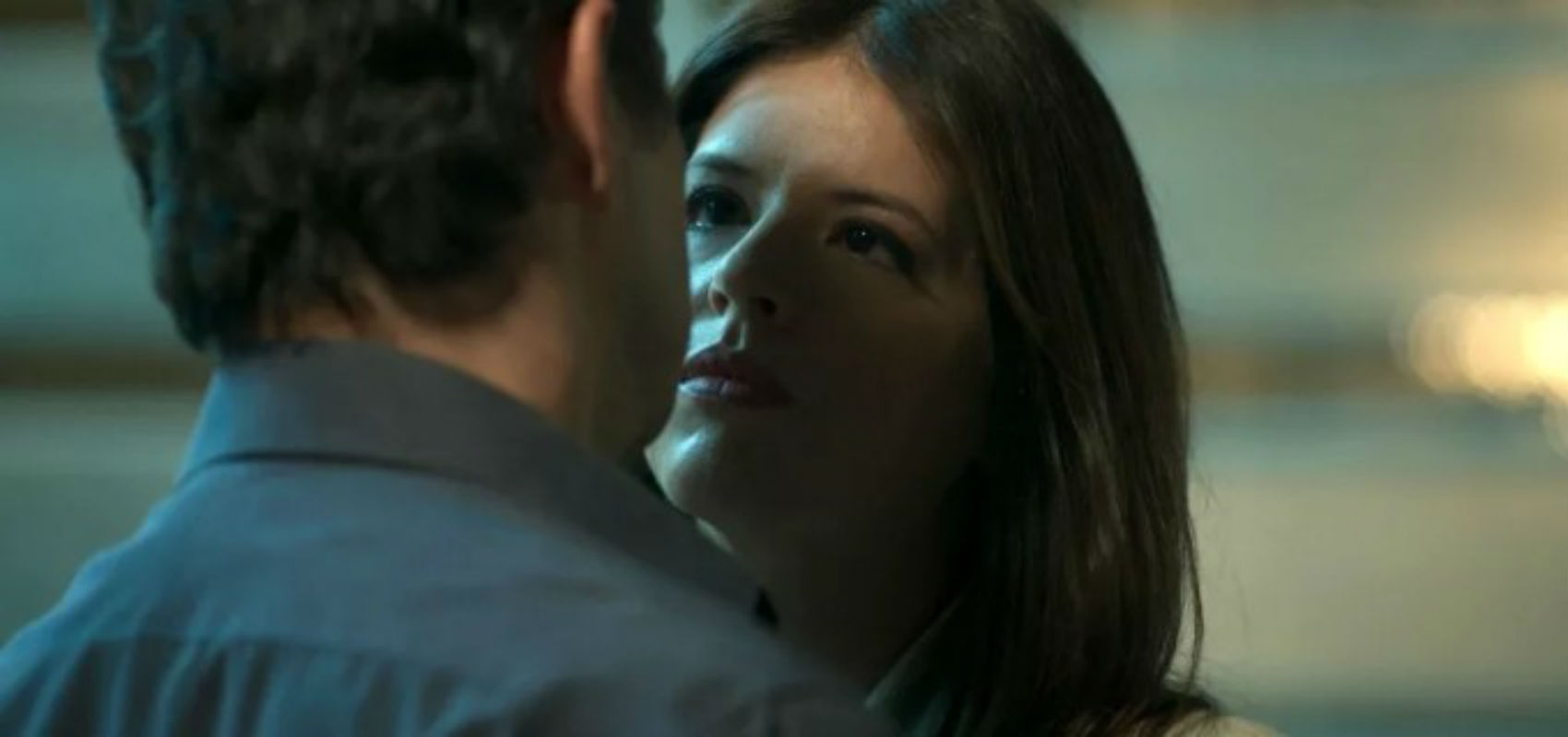 Em "Pega Pega", Malagueta pede ajuda a Maria Pia para incriminar Cíntia no roubo ao Carioca Palace.
