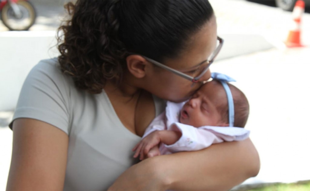 Depois que avó de Lívia presenciou que algo estava errado, a família correu e por sorte encontrou a viatura da Rone no meio do caminho. Foto: Gerson Klaina/Tribuna do Paraná.