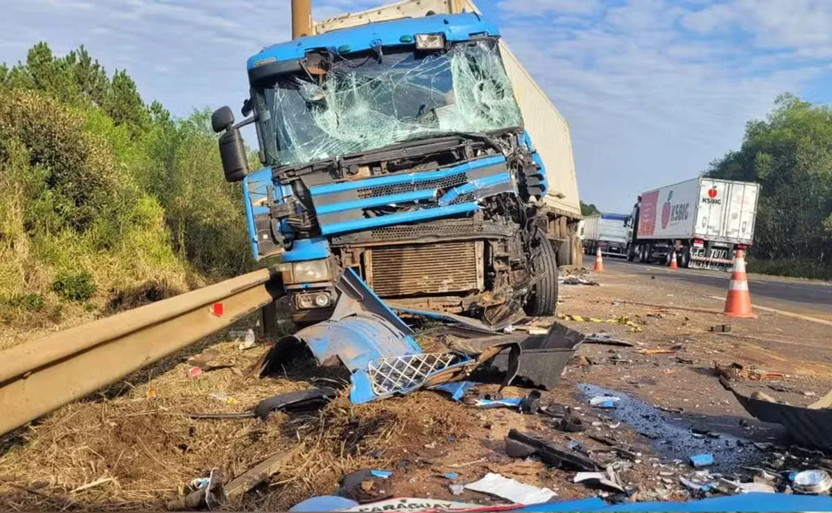 BR-277 tem mega acidente com quatro mortes e dois feridos no Paraná