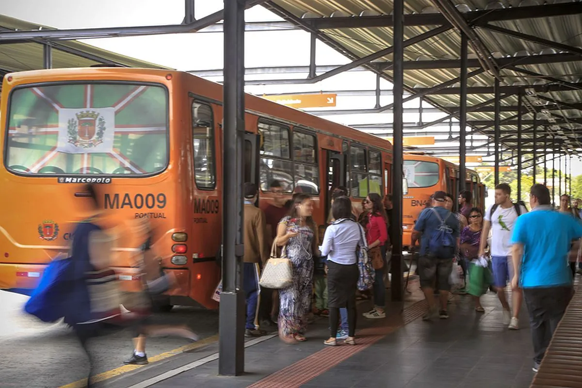 Linhas de ônibus de Curitiba têm reforço para o Enade e vestibular na PUCPR