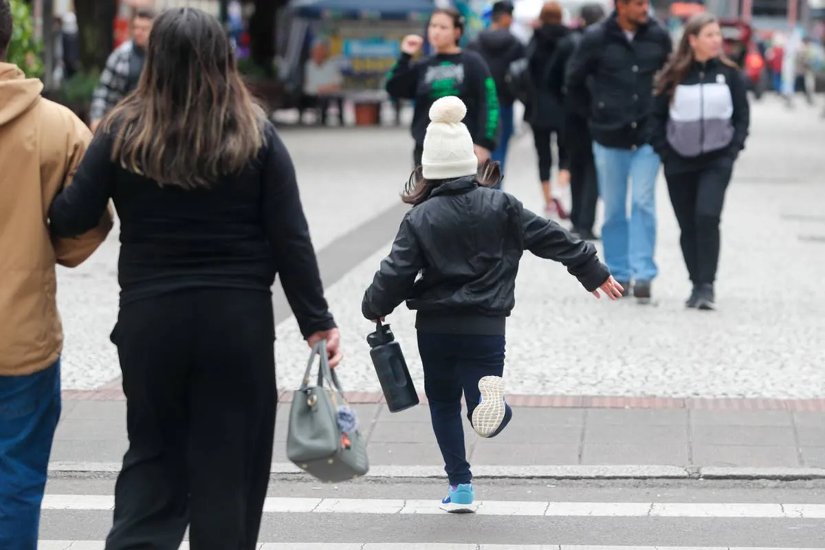 Frio em Curitiba? Verão começa com ar gelado na capital. Previsão do tempo!