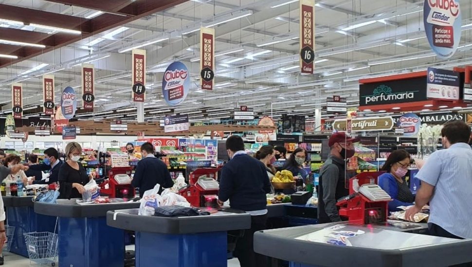 Supermercado de Curitiba faz seleção para vagas de emprego na CIC