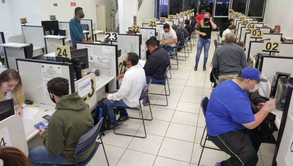 Agências do Trabalhador têm 11 mil vagas abertas no PR; Curitiba tem mais um mutirão programado