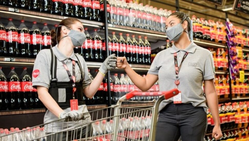 Coca-Cola abre processo seletivo para vagas temporárias de verão no Paraná