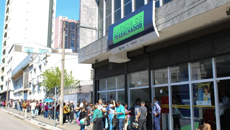 Mutirão do emprego em Curitiba oferta mais de mil vagas nesta quarta