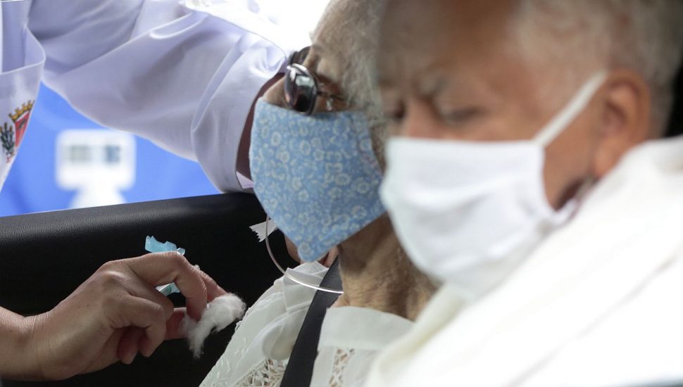 Vacina para idosos de 88 anos em Curitiba