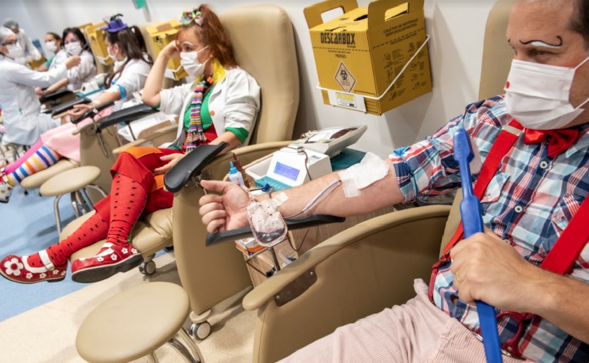 palhaços doam sangue em hospital de Curitiba
