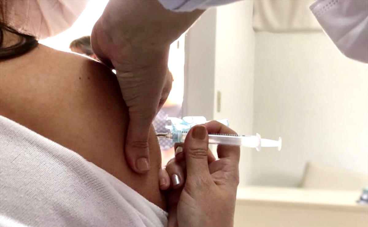 Vacinação em Curitiba atinge novos grupos com mutirão para aplicação de doses neste sábado