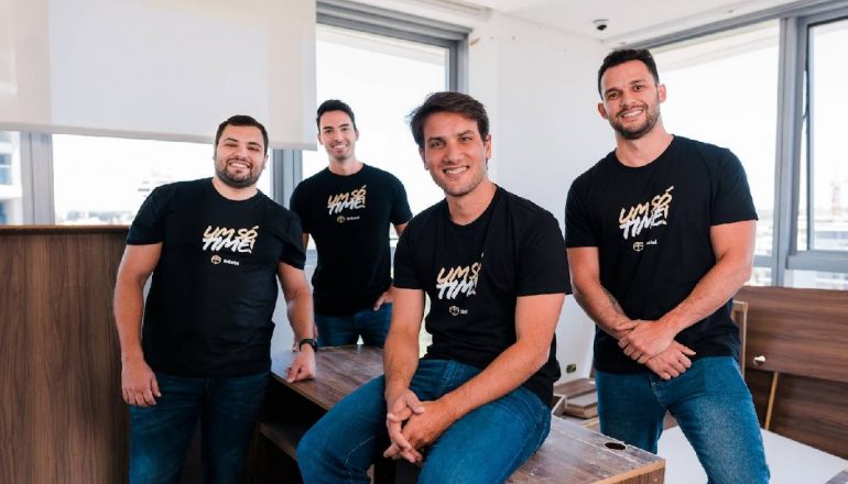 Sócios-fundadores da BrBatel: Gabriel Nasser, Julio César Doninelli, Lucas Flores e Marcos Mendonça (esquerda p/ a direita) no novo escritório da fintech.