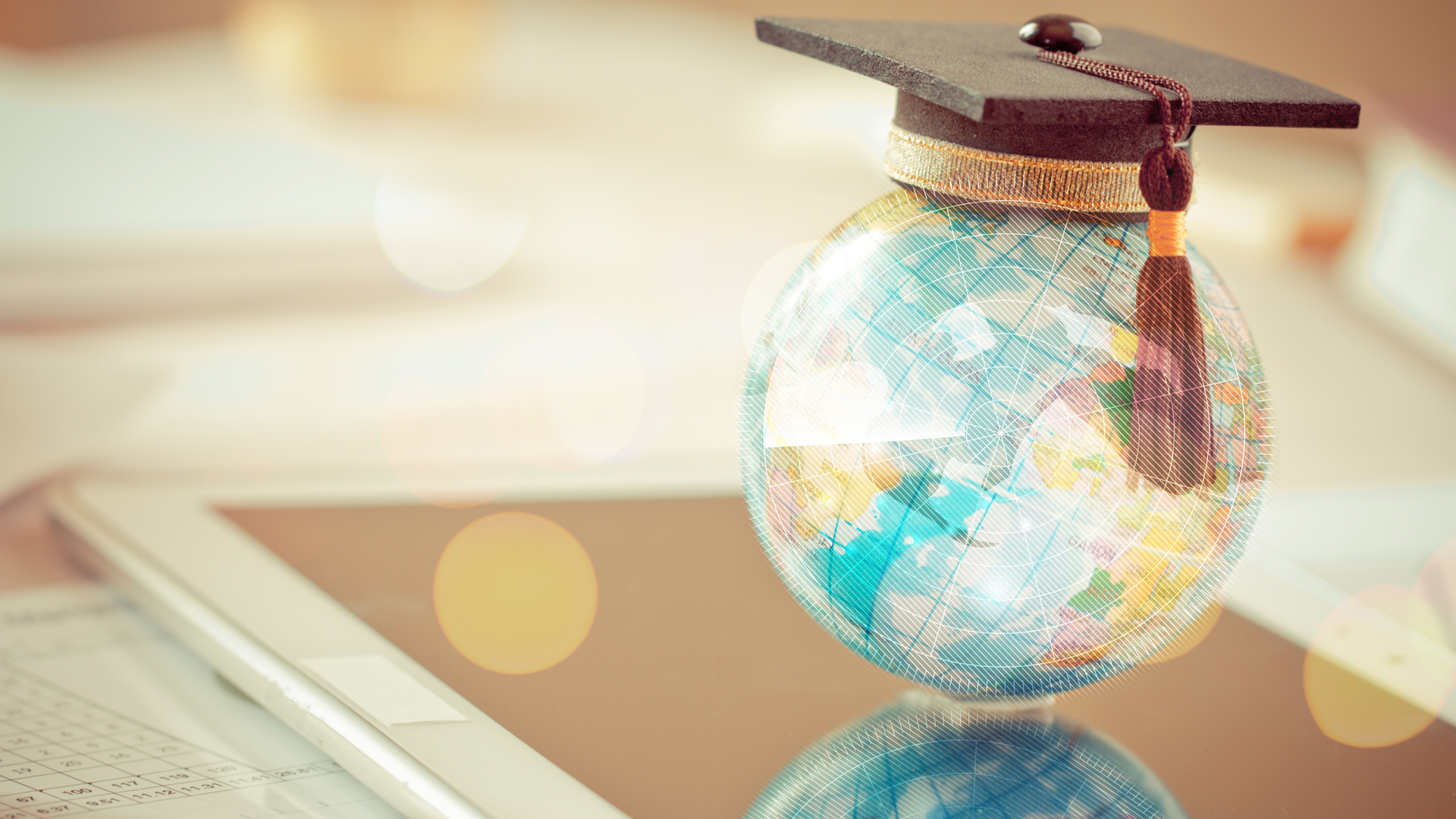 Os jovens podem conquistar uma experiência internacional cursando graduação ou pós-graduação sem sair do Brasil, em faculdades como a ESIC Internacional. | Foto: Shutterstock