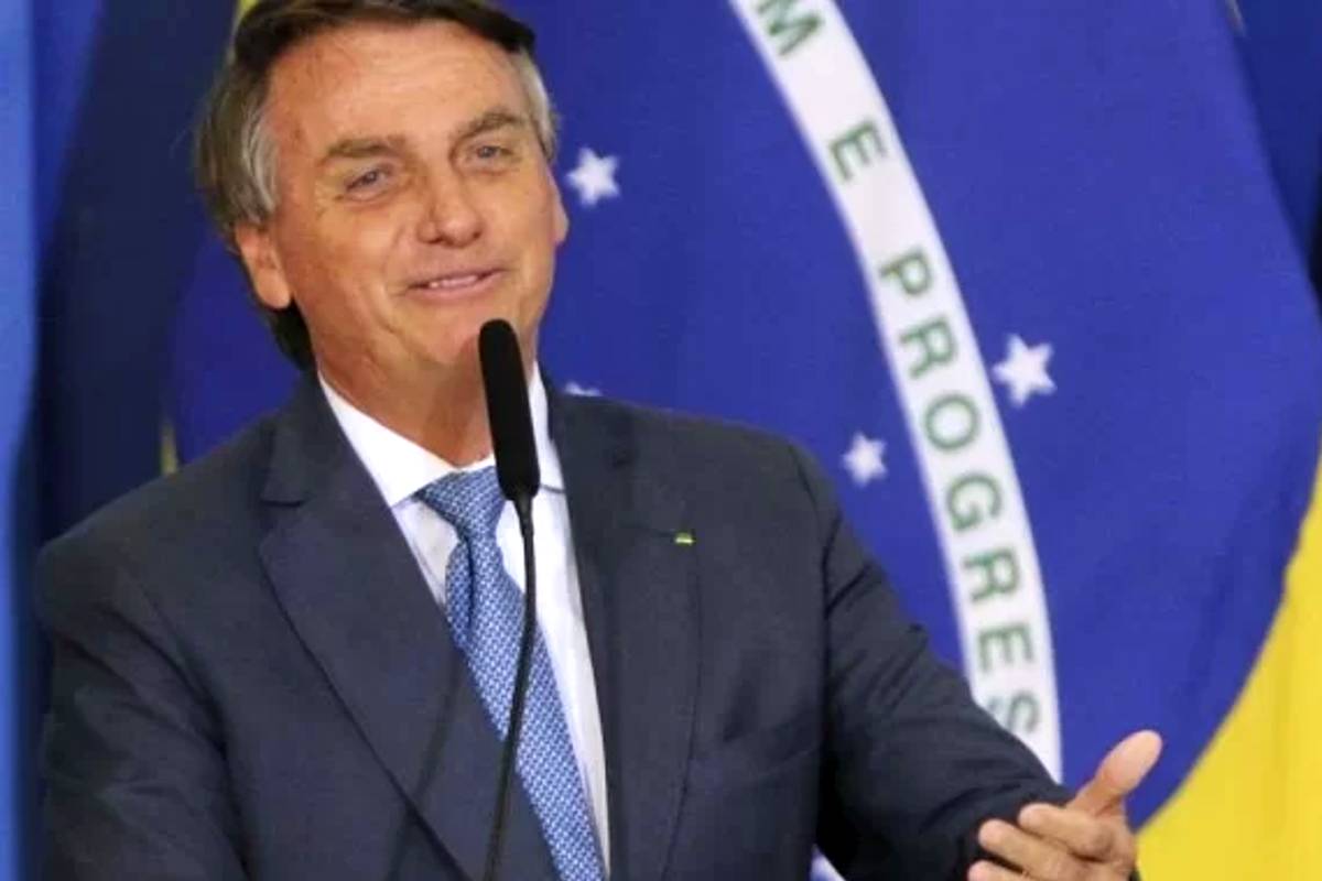 Faltando menos de 100 dias pra eleição, Bolsonaro cita Auxílio Brasil de R$ 600.