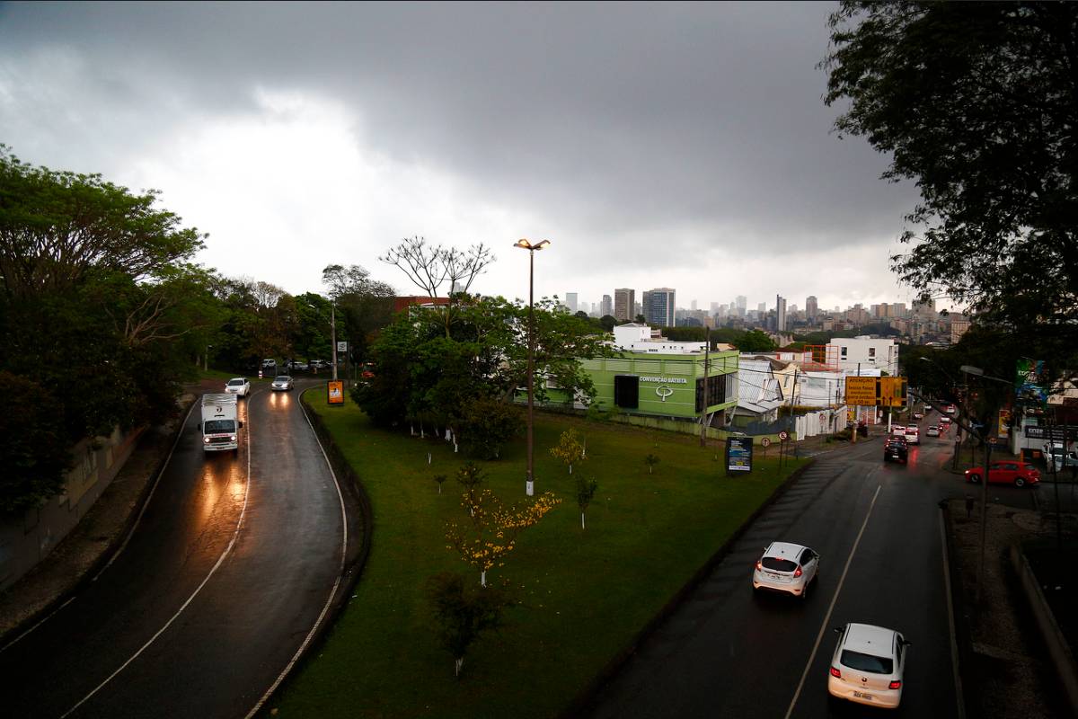 Atenção! Paraná tem cinco alertas de mudança no tempo: Temporal, vendaval e queda de temperatura e mais.
