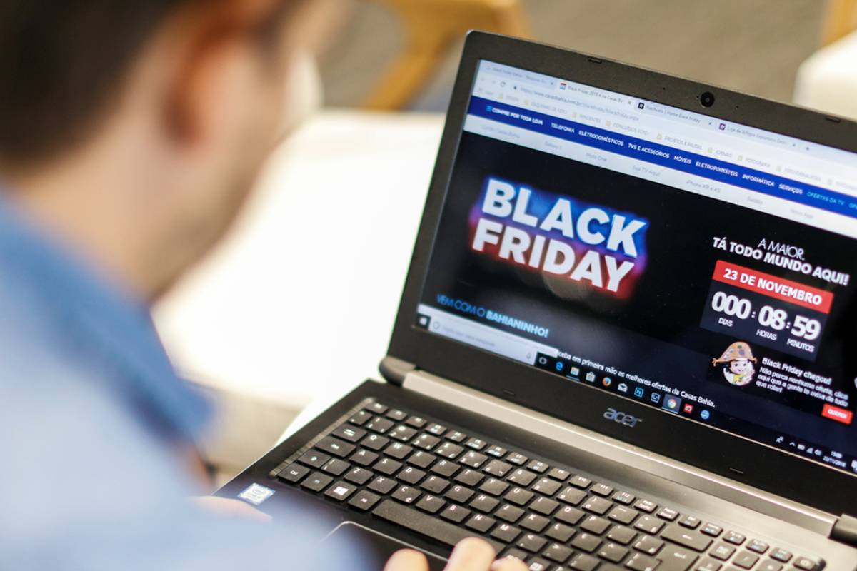 Black Friday: Metade dos brasileiros vão comprar TV para ver a Copa.