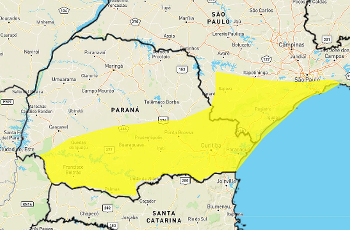 Imagem mostra o mapa do Paraná, com uma faixa amarela que mostra perigo de chuvas fortes