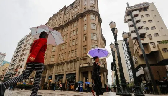 Muita chuva em Curitiba! Alerta informa perigo potencial de chuvas intensas