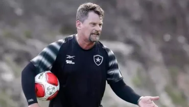 Coritiba encaminha contratação de ex-Botafogo como técnico; conheça o treinador
