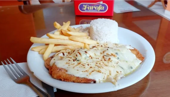 Restaurante de Curitiba cria nove versões de parmegiana com muito queijo