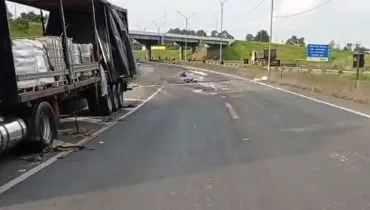 BR-116 interditada após acidente com carga tóxica. Ninguém passa! Vídeo