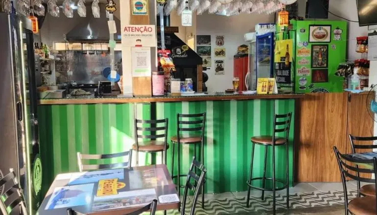 Bar em pequeno bairro de Curitiba faz 20 anos com origem italiana e muita viagem