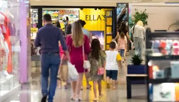 Liquidação de inverno em shopping de Curitiba tem descontos de até 70%