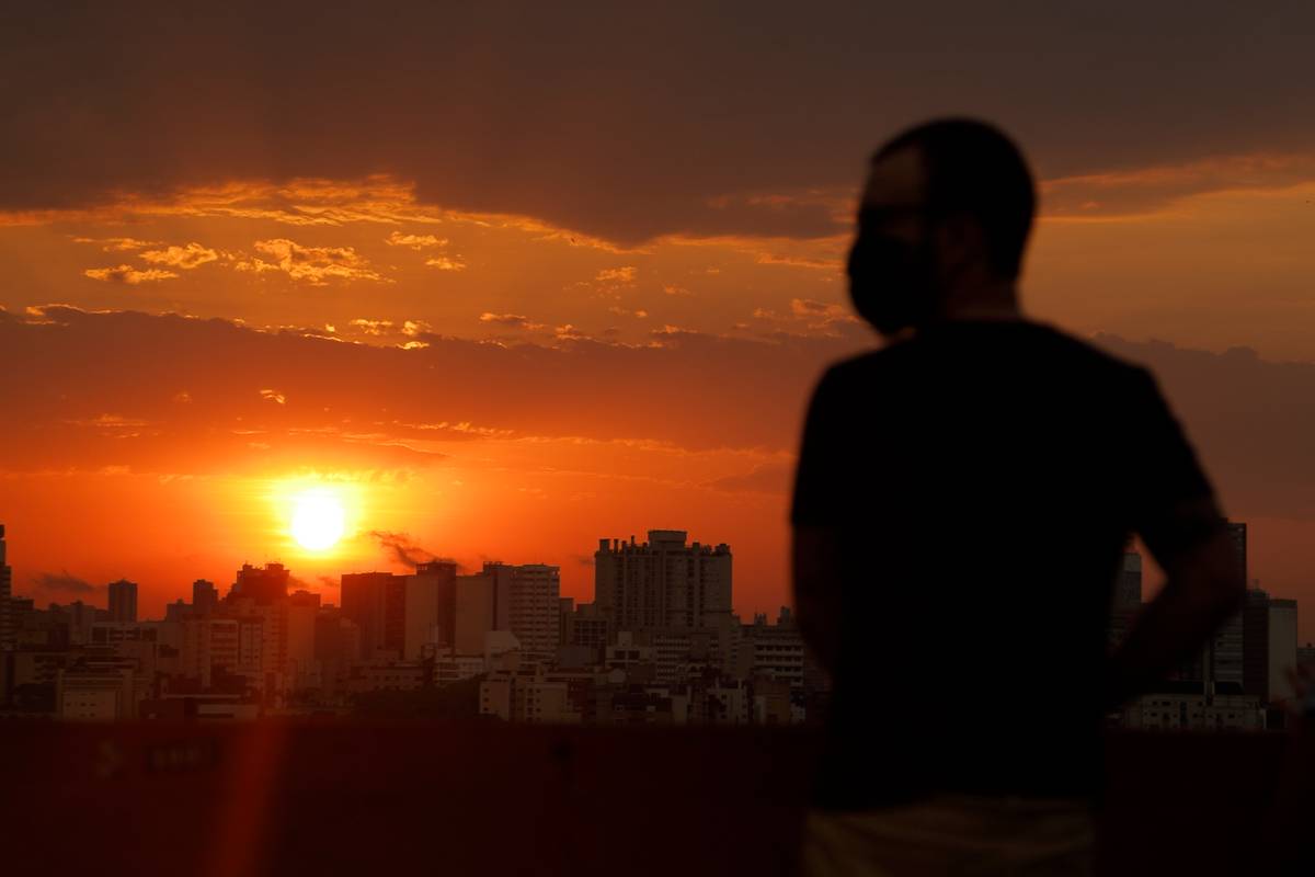 Imagem mostra o sol em Curitiba