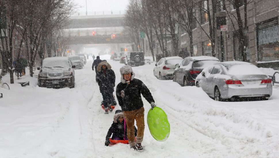 Tempestade de neve deixa mais de 20 mortos e milhares sem luz nos EUA