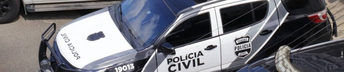 Imagem mostra viaturas da Polícia Civil em Curitiba
