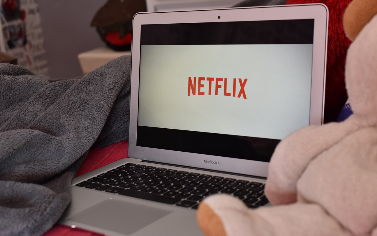 Netflix começa a cobrar quem divide a mesma conta no Brasil