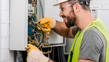 As ferramentas básicas para um eletricista garantem que os serviços sejam entregues com eficiência e agilidade | Foto: Shutterstock