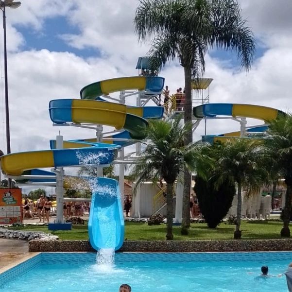 Calorão lota piscinas da Estância Ouro Fino, na Grande Curitiba. Veja fotos  - Bem Paraná