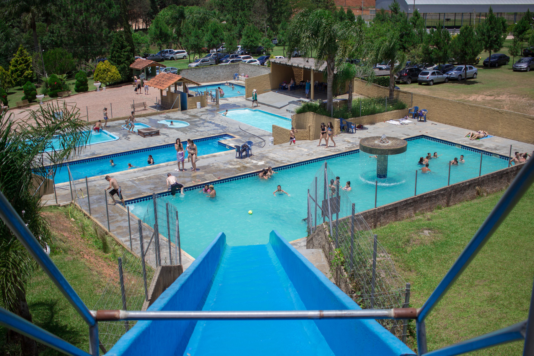 Calorão lota piscinas da Estância Ouro Fino, na Grande Curitiba. Veja fotos  - Bem Paraná