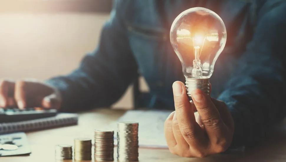 Investir em um modelo sustentável de geração compartilhada tem um impacto significativo na redução da conta de luz. | Foto: Shutterstock