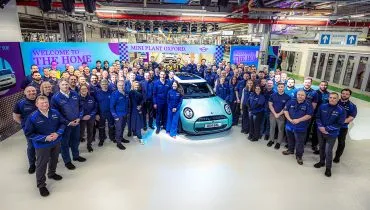 Fábrica de Oxford inicia produção do novo MINI Cooper