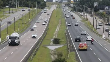 Feriado tem menos mortes nas estradas do Paraná, mas motoristas abusam de velocidade