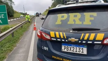 Acidente na BR-277 interdita pista sentido Curitiba; motociclista morreu