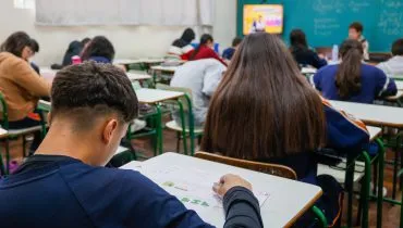 Ratinho Junior sanciona lei que cria o programa Parceiro da Escola