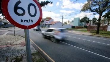 Sem semáforo ou radar, cruzamento em Curitiba preocupa moradores: 