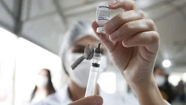 Vacina contra covid-19 é concentrada em 10 postos de Curitiba; confira os endereços