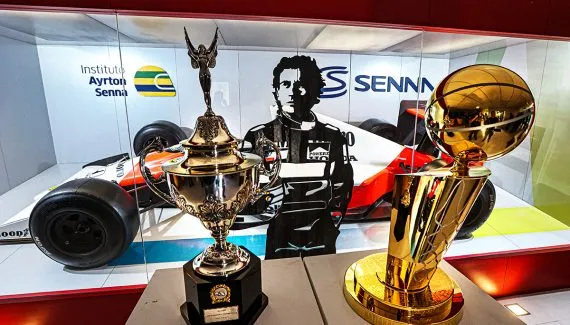 Senna Brands recebe troféu da NBA em encontro histórico