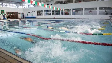 Curitiba abre novas vagas para aulas gratuitas de natação; saiba como participar
