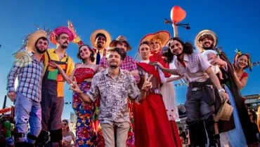 Carnaval fora de época vai sacudir o Centro de Curitiba nesta quinta-feira
