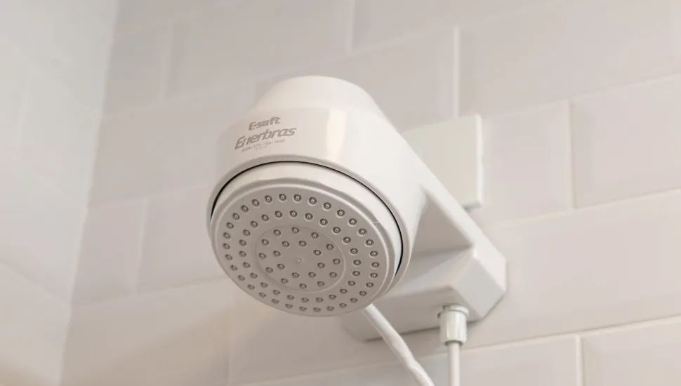 As melhores marcas de torneiras e chuveiros elétricos e eletrônicos podem ajudar a economizar energia e água. | Foto: Divulgação.