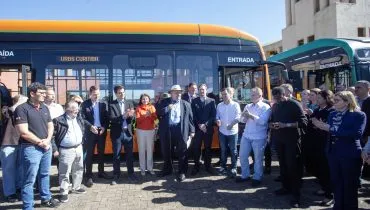 Os primeiros ônibus elétricos de Curitiba são entregues nesta quinta